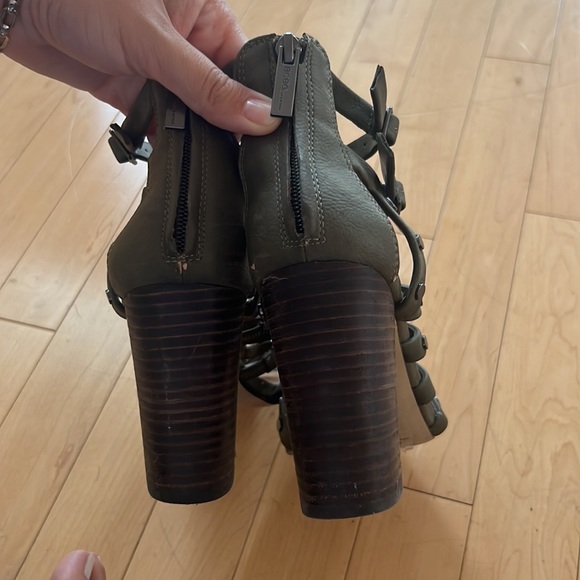 BCBG olive heels - Picture 4 of 5